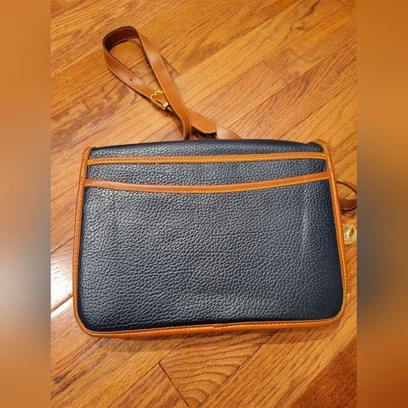 EXCELLENT condition Dooney and Bourke Bag - Picture 3 of 5